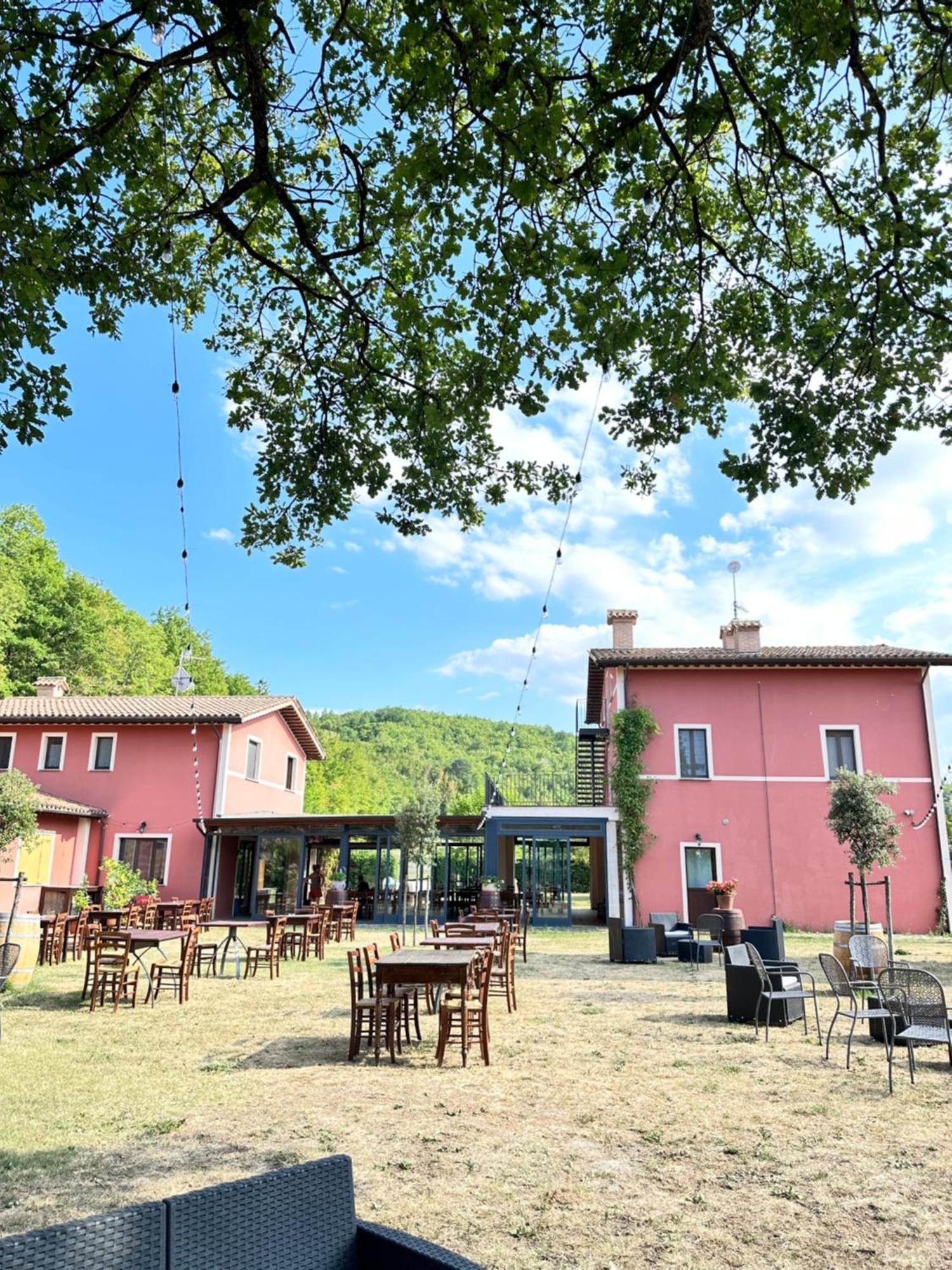 Agriturismo La Vita E Bella Villa ฟาบริอาโน ภายนอก รูปภาพ